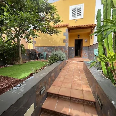 La De Simón Villa *