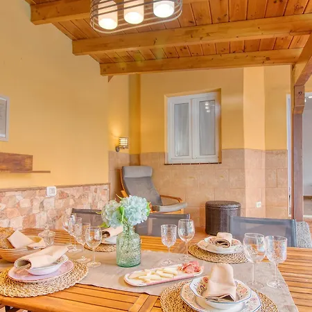 4br Wellness Villa- Pool, Sauna, Gym *